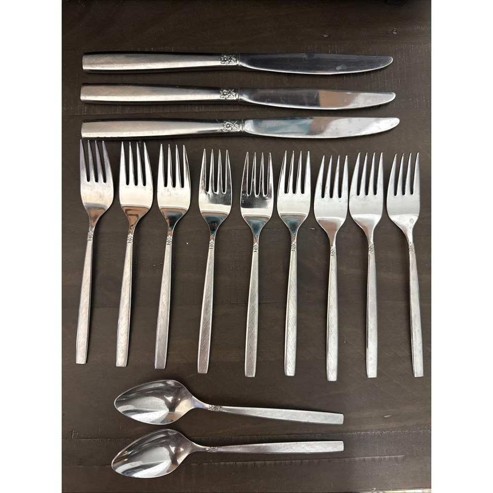 Oneida Melissa Stainless Flatware 14 Piece Set Brushed Florentine Floral Vintage